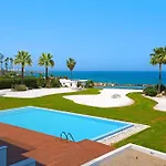 Jenny - Beachfront Apartment
