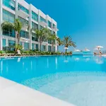 Austin - Coralli Beachfront Apartment