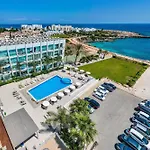 Austin - Coralli Beachfront Apartment
