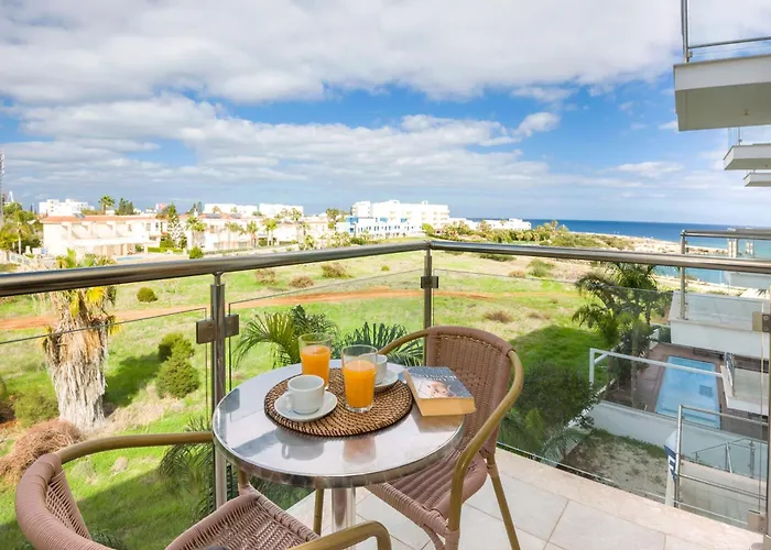 Austin - Coralli Beachfront Apartment