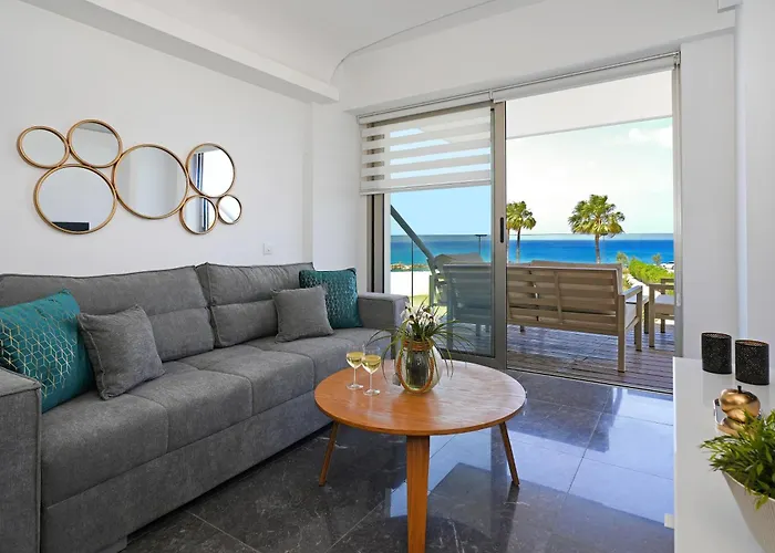 Jenny - Beachfront Apartment