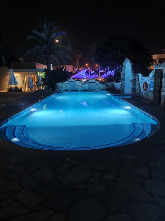 Dionysos Hotel 3*