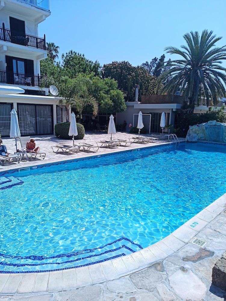 Hotel Dionysos 3*