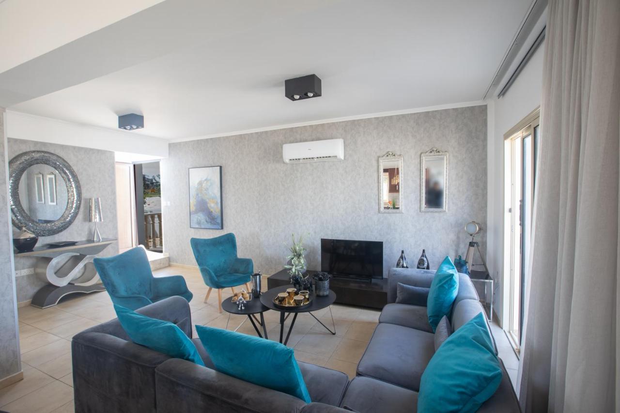 Tonia Seaview Villa *