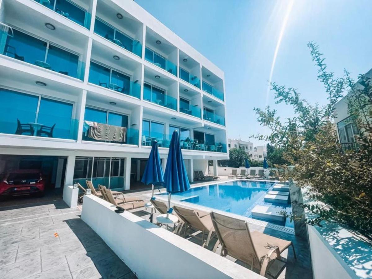 Sunny Blue Apartment *