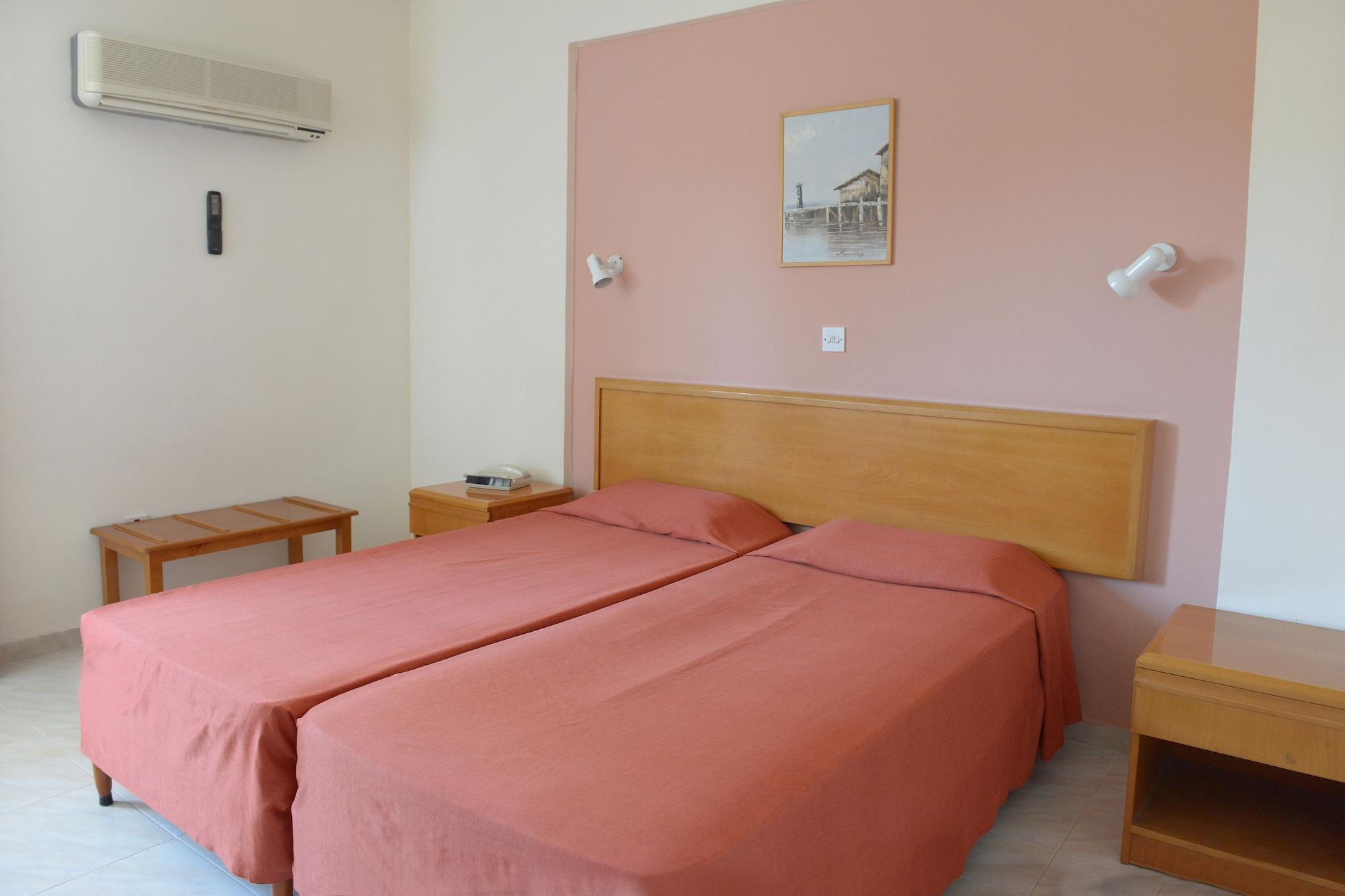 Maris Grand Waterpark Aparthotel Protaras