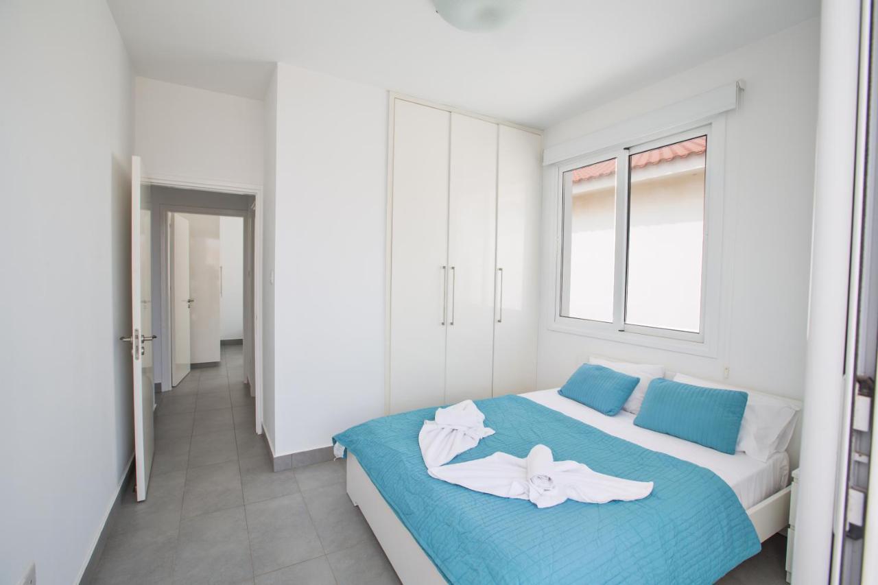 Suri, Luxury Seafront Pousada