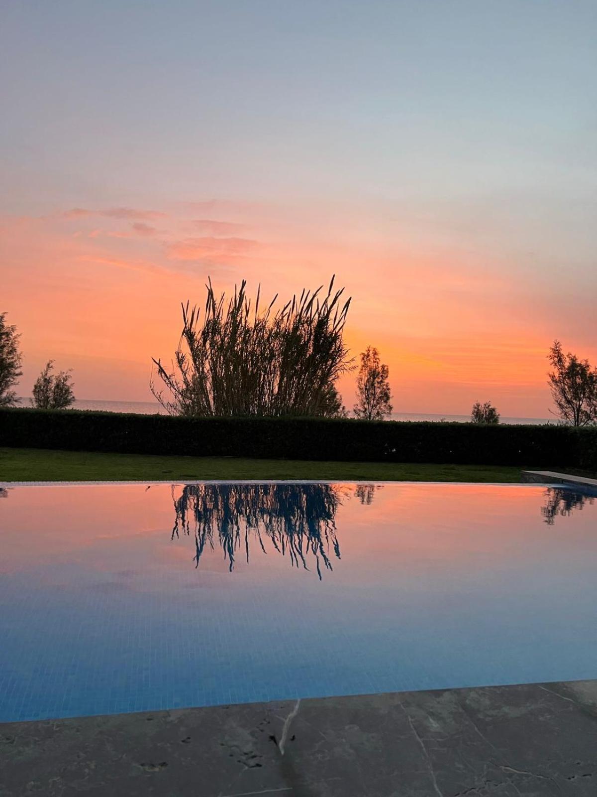 Villa Luxury By The Sea With Heated Pool Protaras