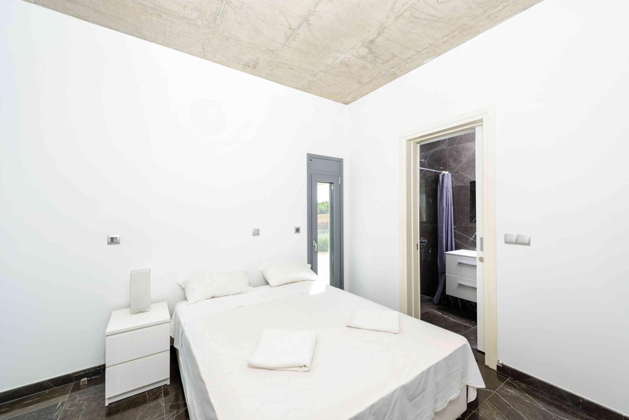 Luxury By The Sea With Heated Pool Protaras