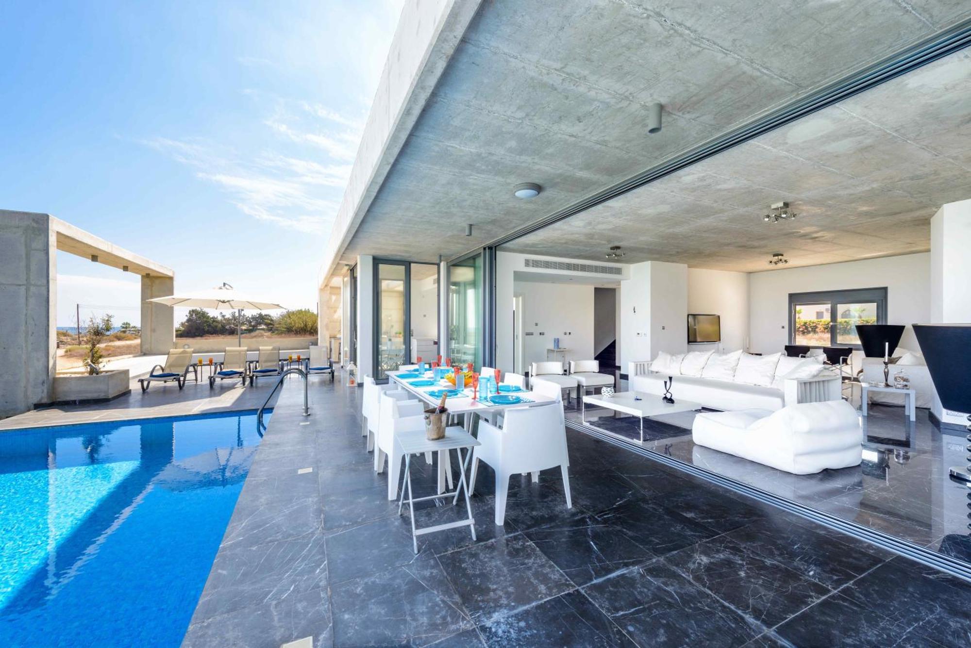 Luxury By The Sea With Heated Pool Villa