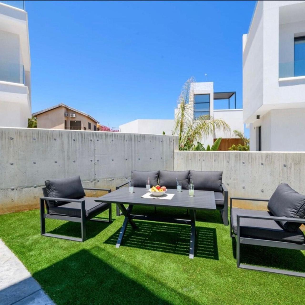 By The 2 Villa *