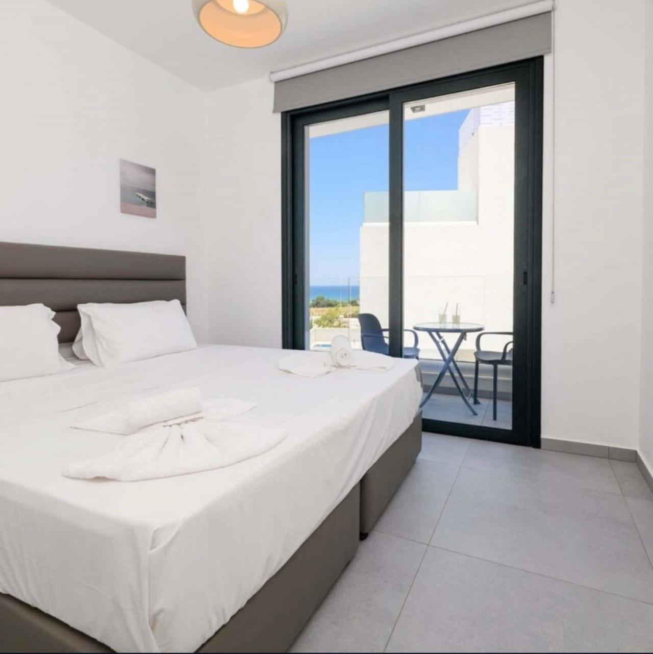 Villa By The 2 *