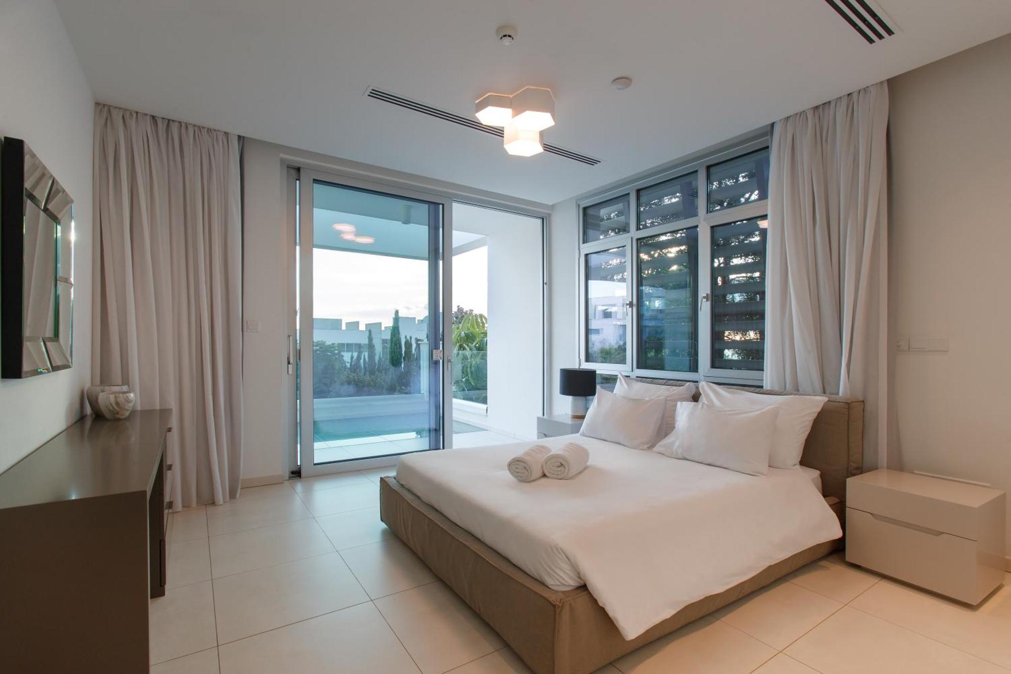 Villa Vivo Mare Beachfront - Emerald