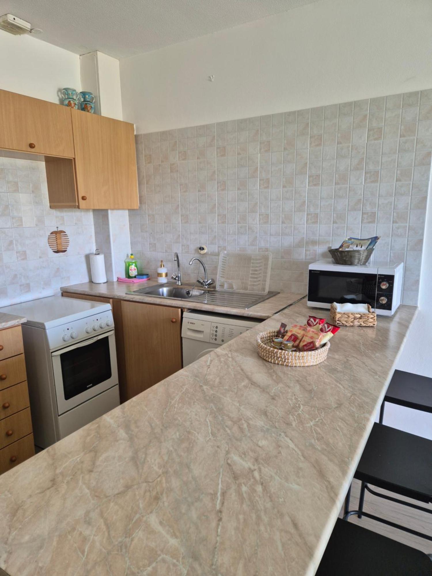 Sea View Apartment *