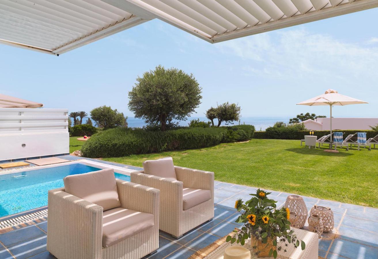 Villa Sirena Solis - Elegant 5-bedroom Sea View Retreat Near Sirena Bay *