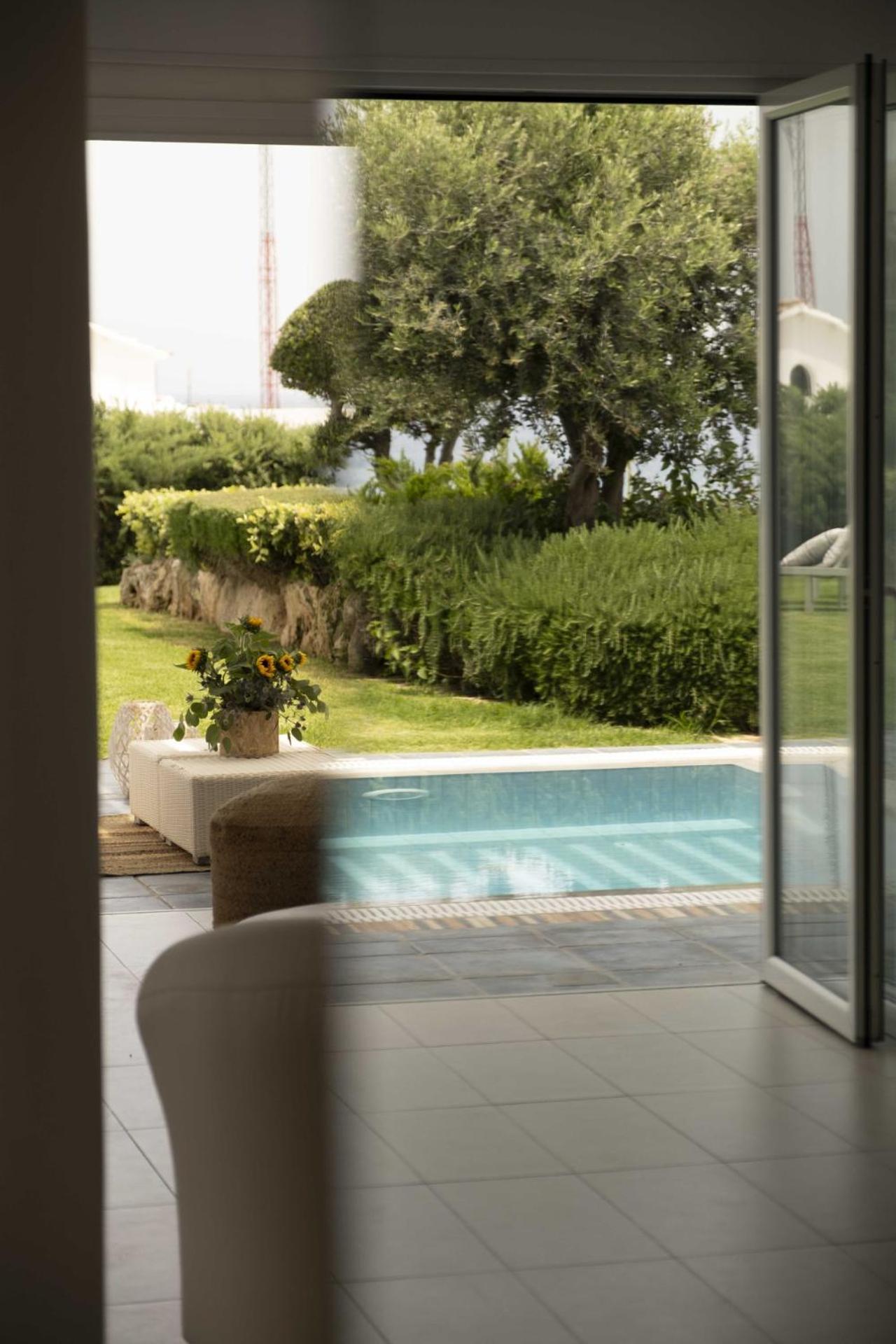 Sirena Solis - Elegant 5-bedroom Sea View Retreat Near Sirena Bay Villa