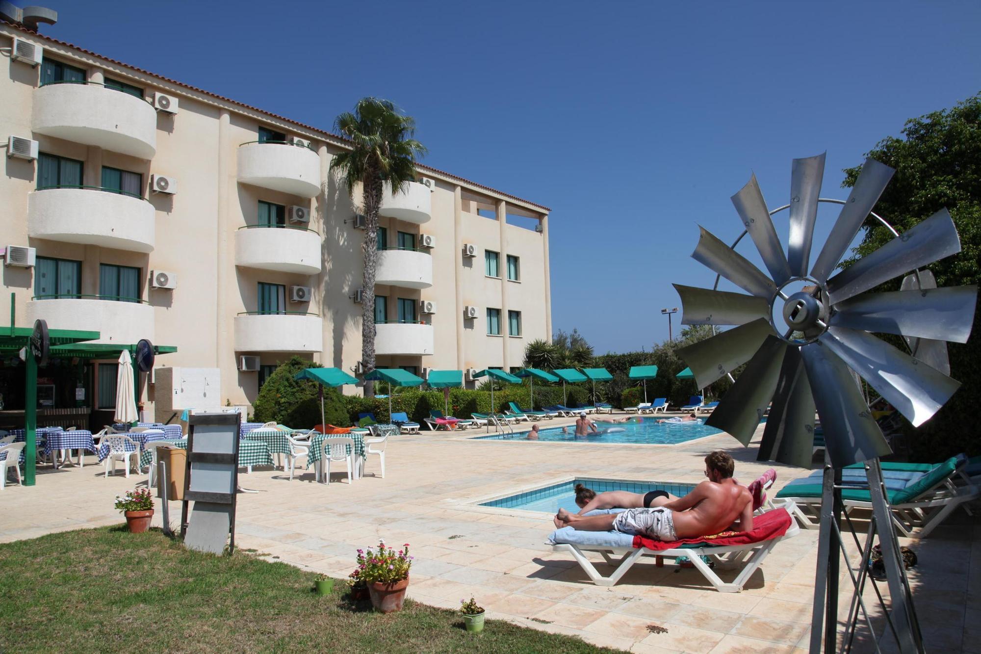 Mandalena Aparthotel