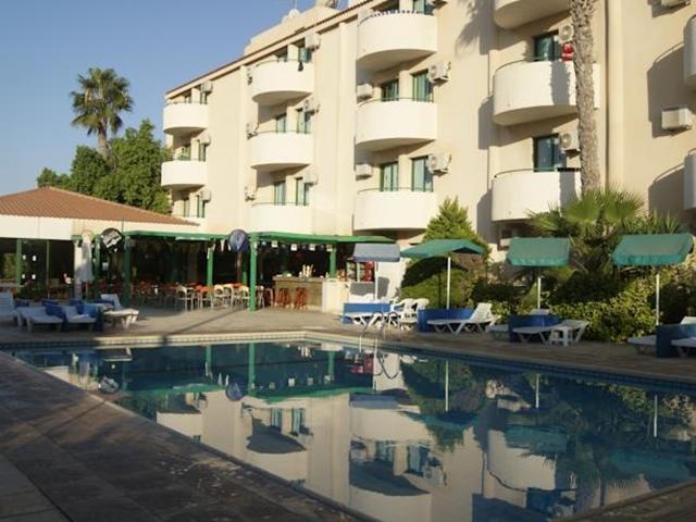 Mandalena Aparthotel 3*
