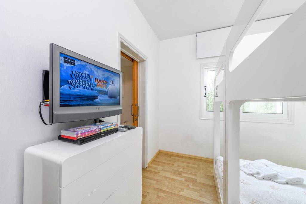Villa Leonies By The Sea Protaras