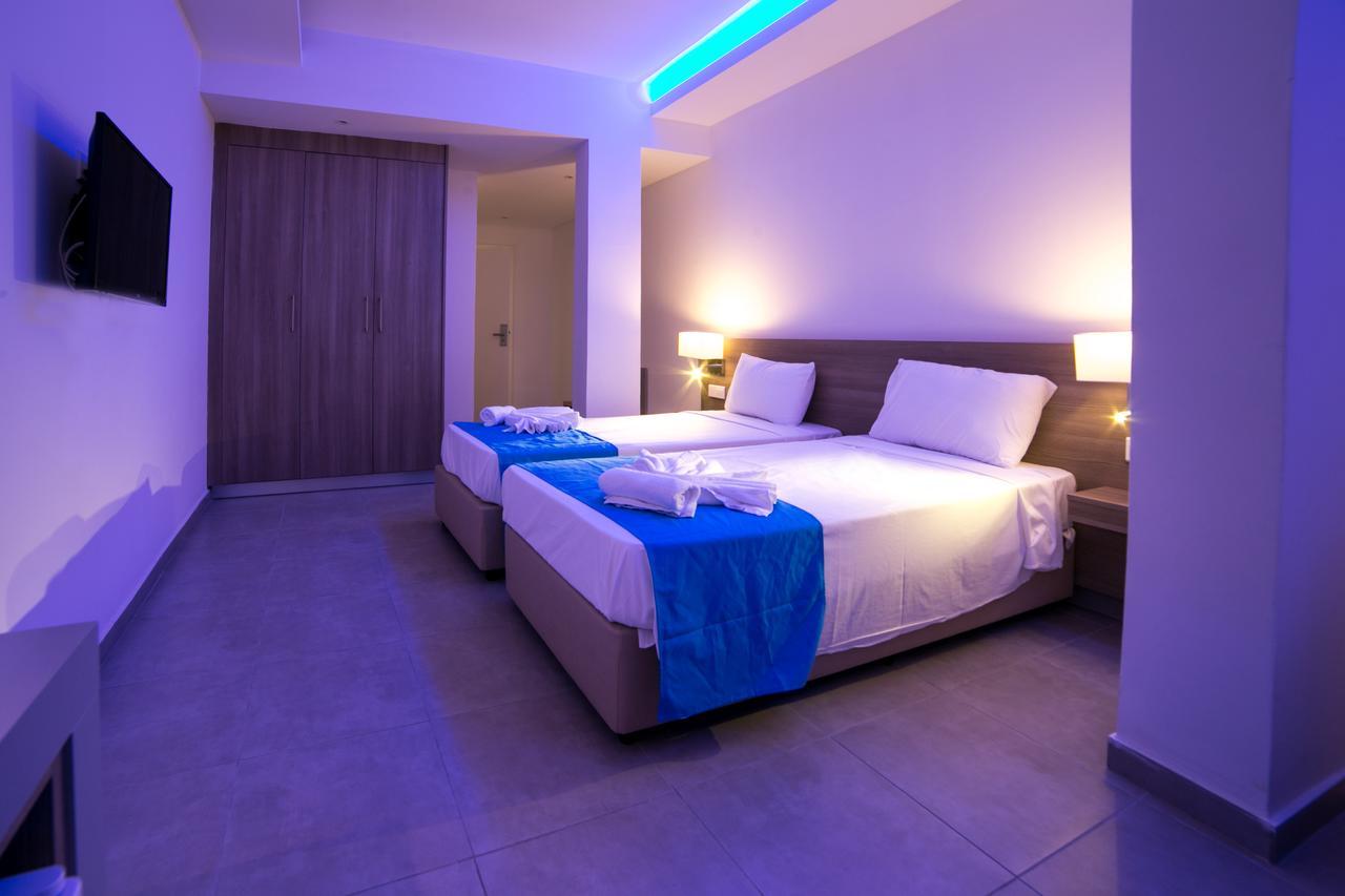 Flora Maria Aparthotel 3*