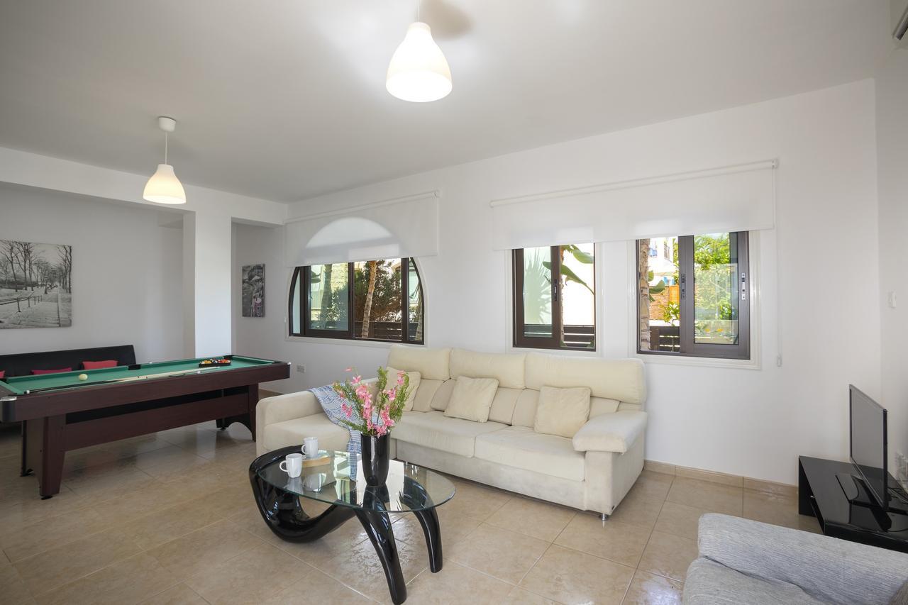 Villa Konnos Blue *