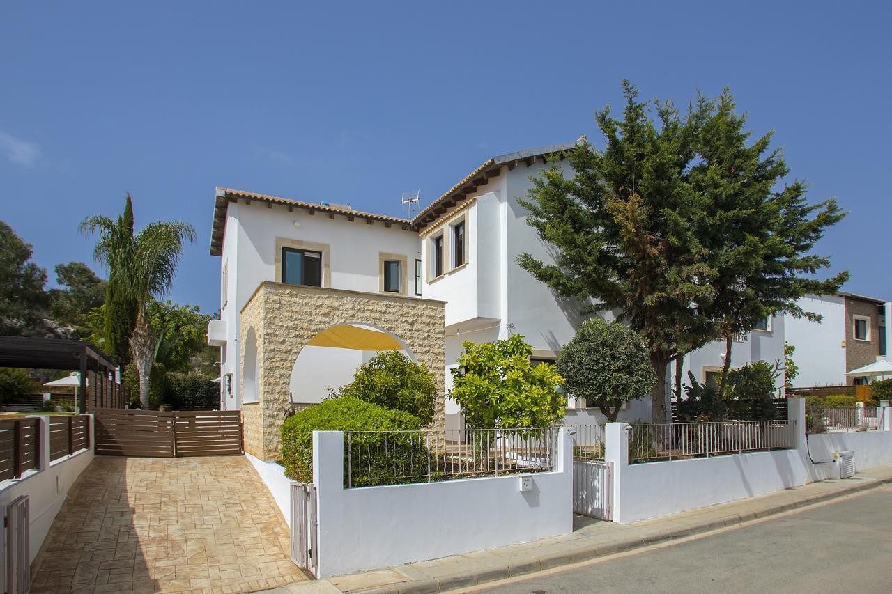 Konnos Blue Villa *