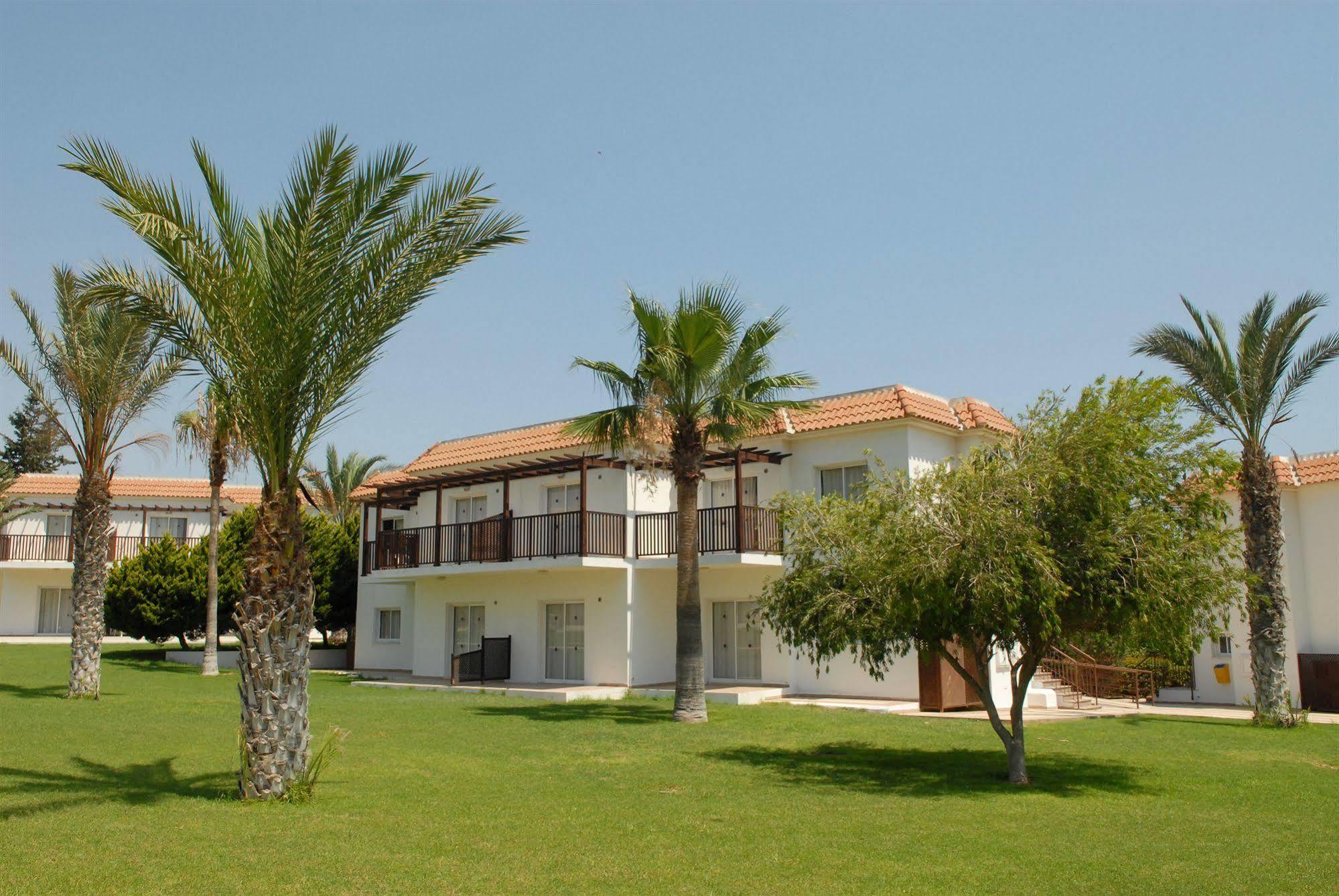 Maistros Aparthotel 2*