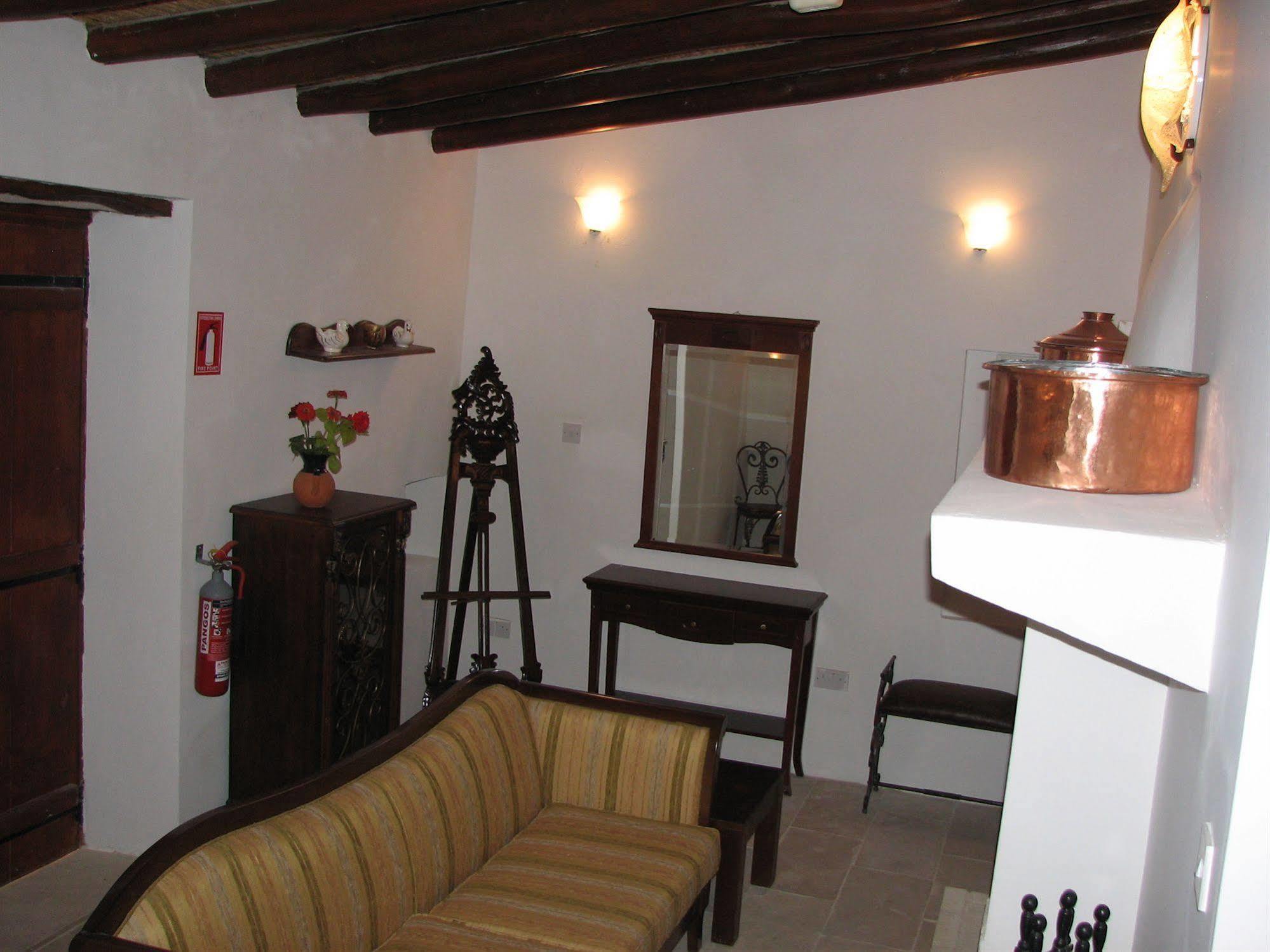 Heights Hotel *