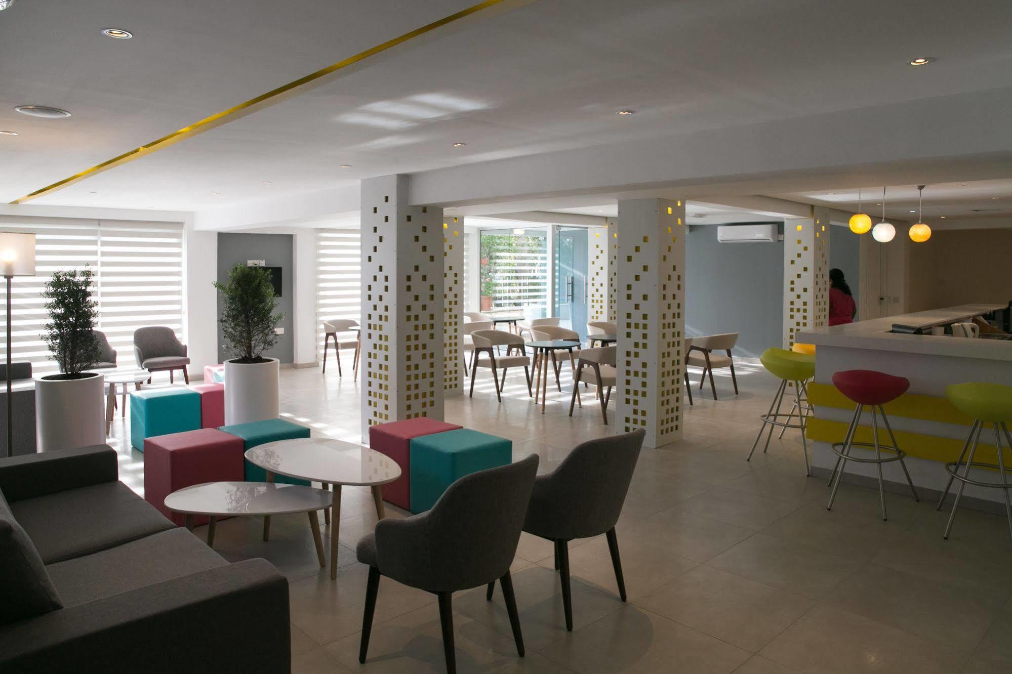 Flora Maria Aparthotel 3*
