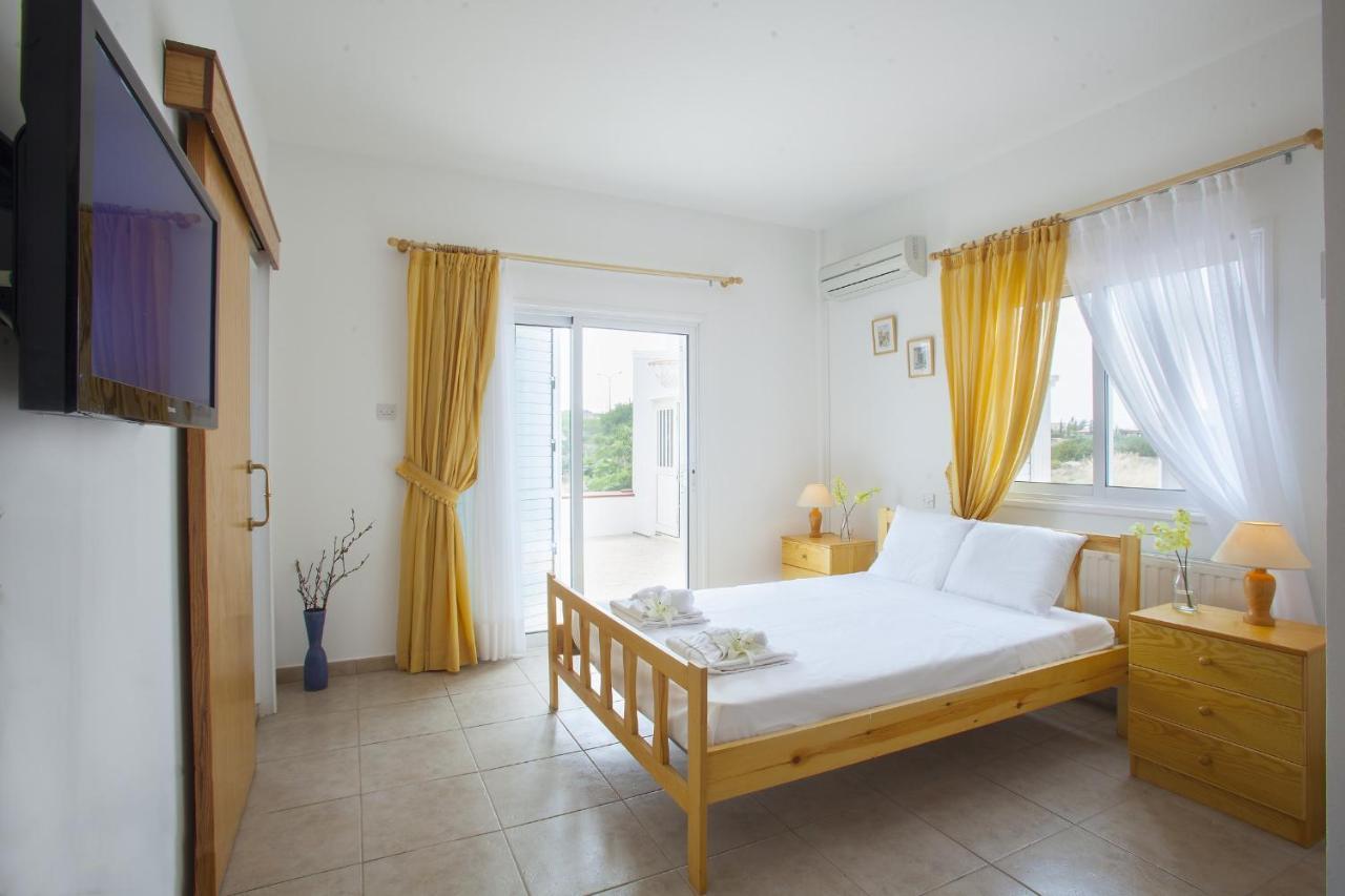 Villa Views Pram1 *