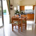 Exellent 3 Bedroom Villa In Coral Bay