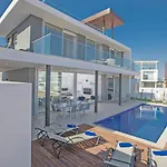 Oli Vine Villas