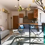 1 Bedroom Flat, Prime Location Near Sea, Sleeps 4
