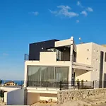 Superior Villa Between The Mountain And The Sea 4+1