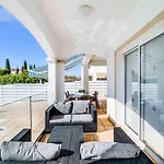 Villa Crystal By Ezoria Villas