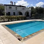 Kyrenia/Alsancak 4-Room Villa With Private Pool