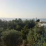 Maritsa\'S Roses Apartments