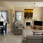 Villa Olivia, Coral Bay
