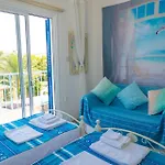 Greek Island Style 2 Bedroom Villa With Pool Next To The Sea