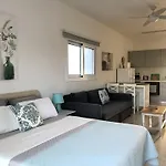 White House Studio With Sea View And Parking