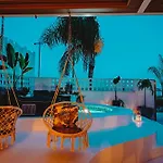 Q Coconuts Seaside Suites