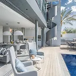 Villa Papadopo - Luxury 3 Bedroom Villa With Private Pool, Hot Tub And Sea Views