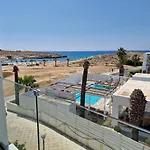 Christopher\'S Sandy Beach Suites