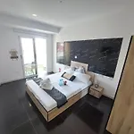 Piazza Napa Suites
