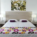 Frixos Suites Hotel Apts