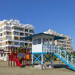 Mackenzie Castella Beachfront Suite