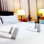 Uptown Holiday App & Pool Daily Rental Contactless Check In & Check Out