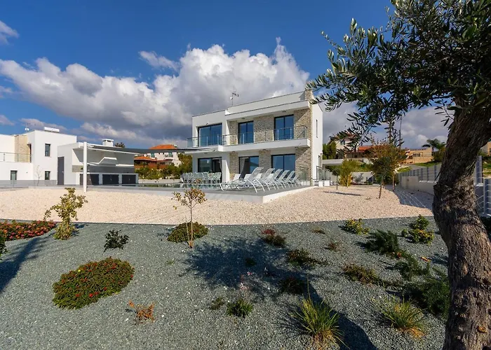 Villa Andromeda, Sea Caves