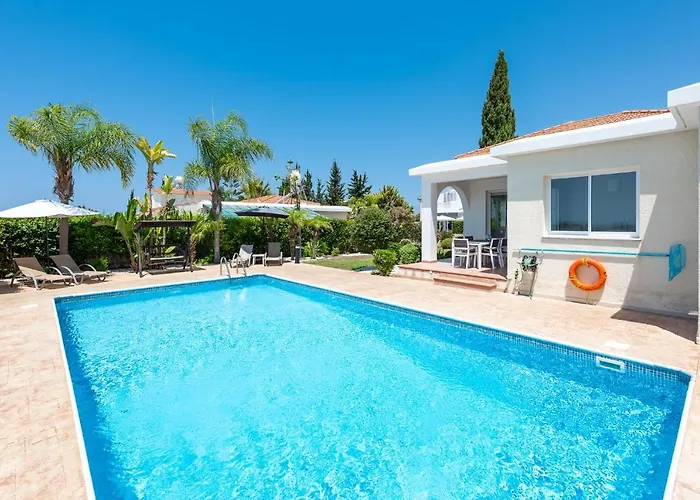 Villa Cassia By Ezoria Villas