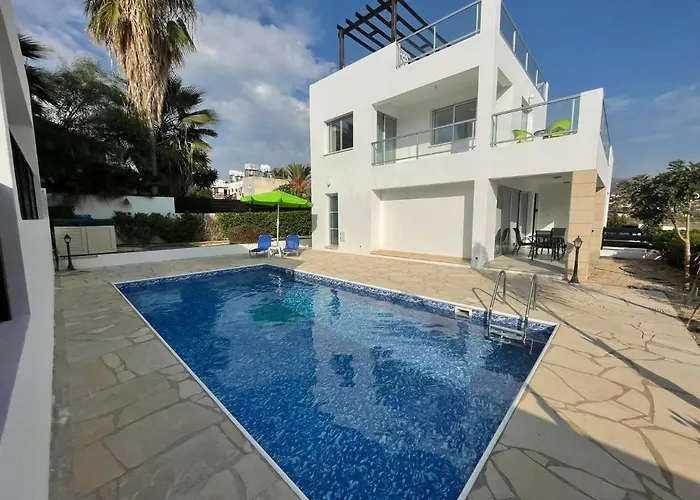Villa Sunny Breeze In A Prime Spot Near Everything